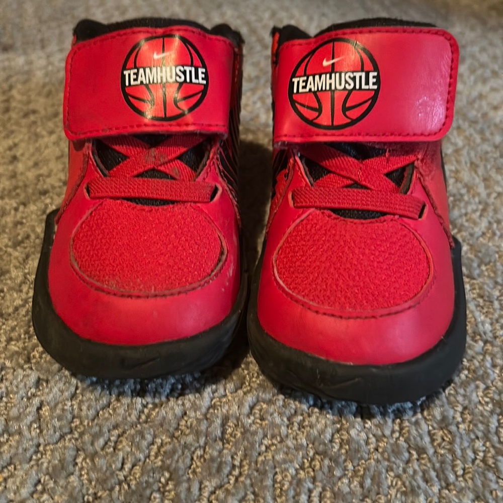 Red Nikes size 4.5